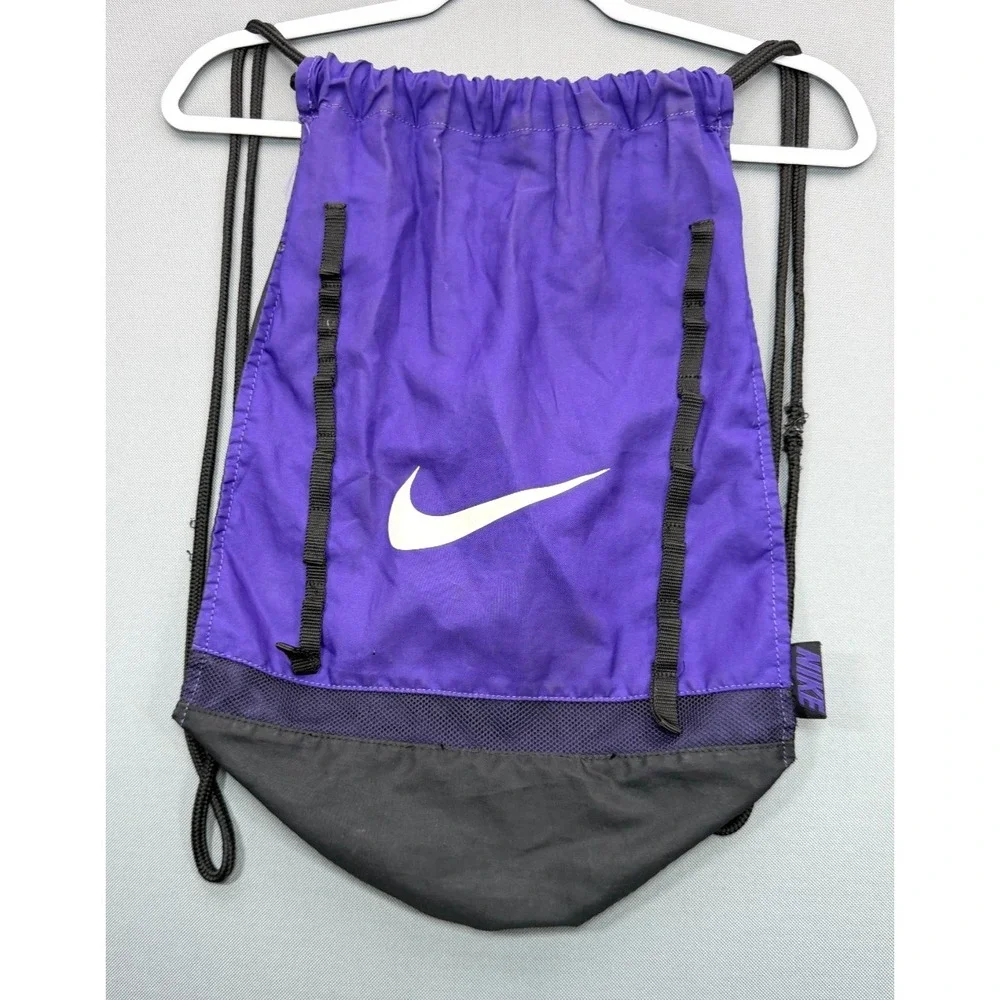 Nike Drawstring Sackpack Cinch Bag Backpack Purple Black Daisy Chain Unisex O/S